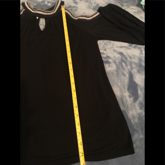 Black Cold Shoulder Maurice’s Top
FINAL PRICE - Picture 4 of 8
